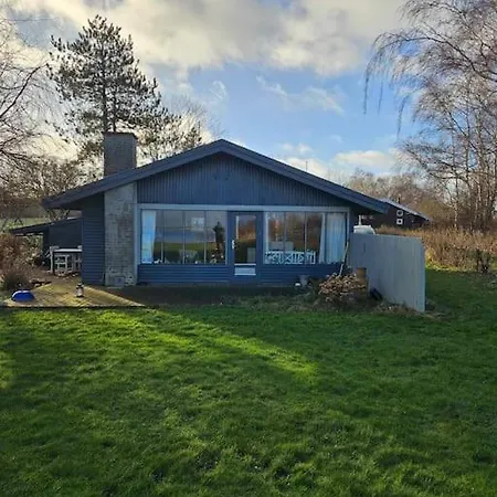 Bo I Vandkanten Pa Avernako Semesterbostad Fåborg
